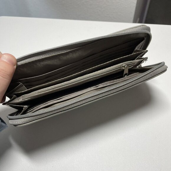 Nicole Miller New York Gray Textured Leather Wallet 4 Inner Compartments - Picture 5 of 5